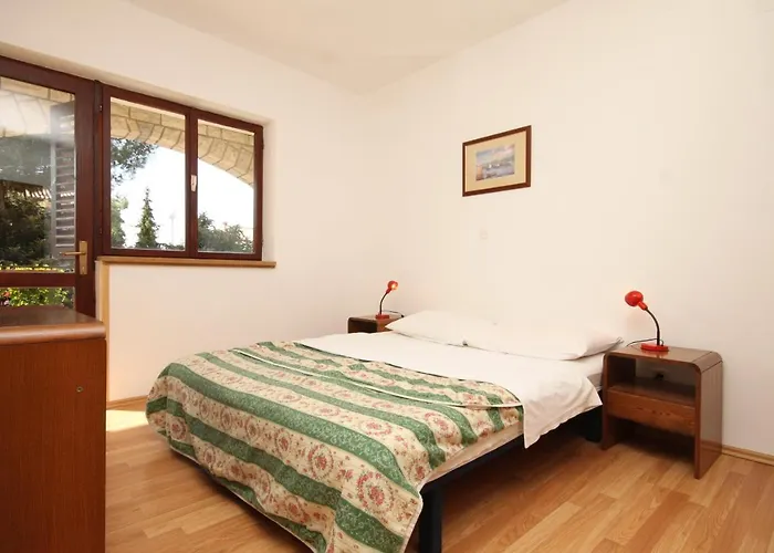 With Parking Space - 7042 Apartamento Poreč